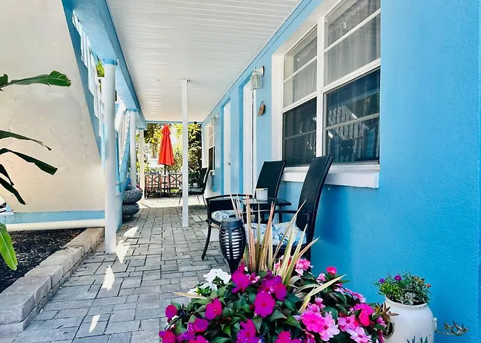 Blue Water Beachside 6 Apartment