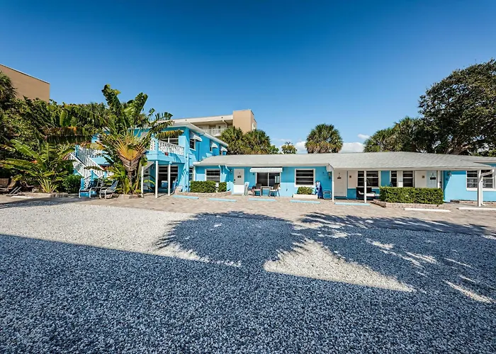 Blue Water Beachside 6 Apartment