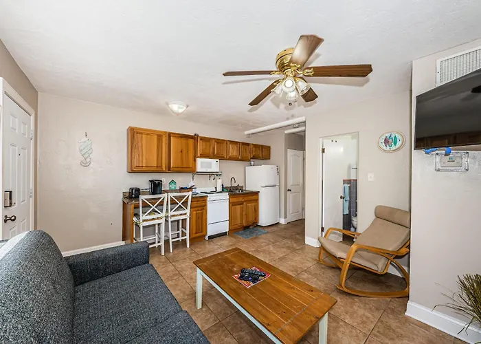 Blue Water Beachside 6 Apartment