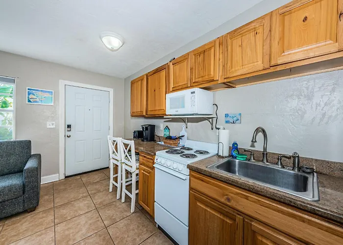 Blue Water Beachside 6 Apartment *