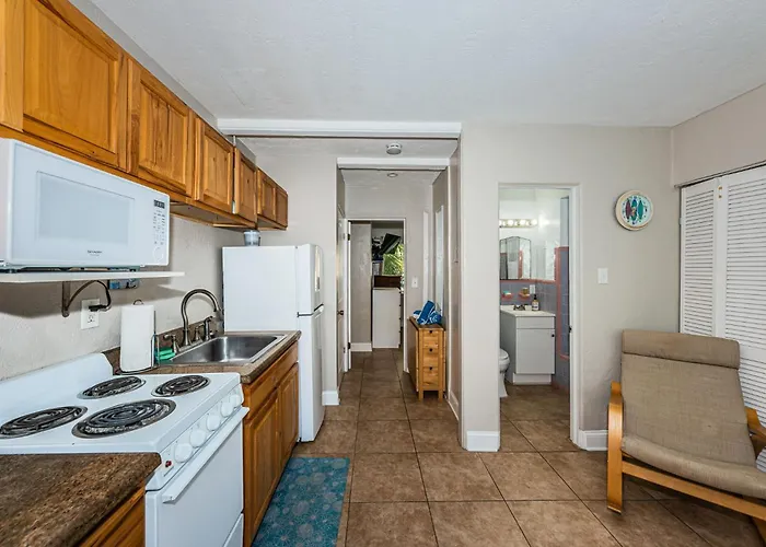 Blue Water Beachside 6 Apartment