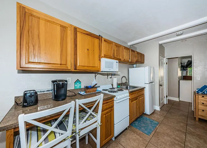 Blue Water Beachside 6 Apartment *