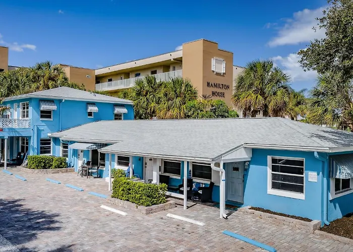 Blue Water Beachside 6 Apartment